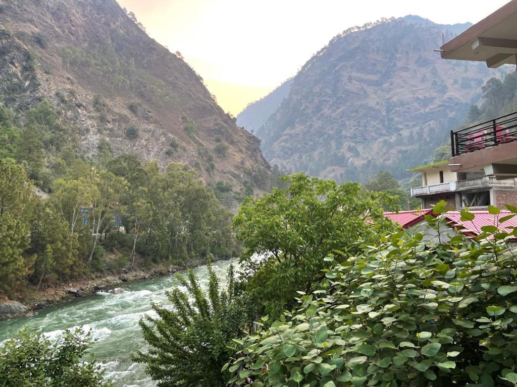 Tirthan Grand Riverside Banjār Exterior foto