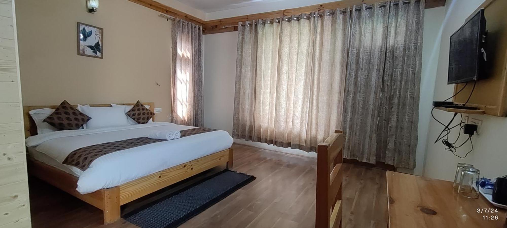 Tirthan Grand Riverside Banjār Exterior foto