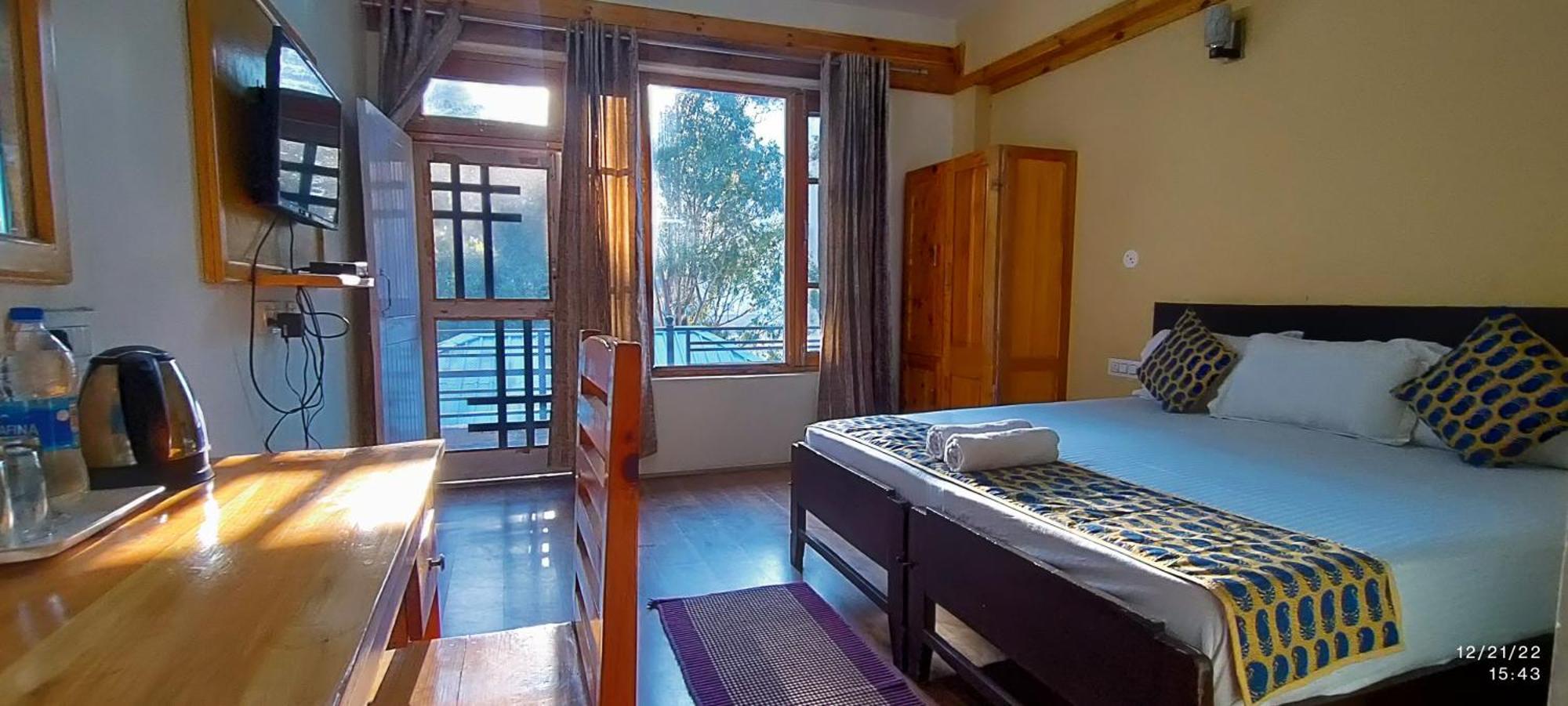Tirthan Grand Riverside Banjār Zimmer foto
